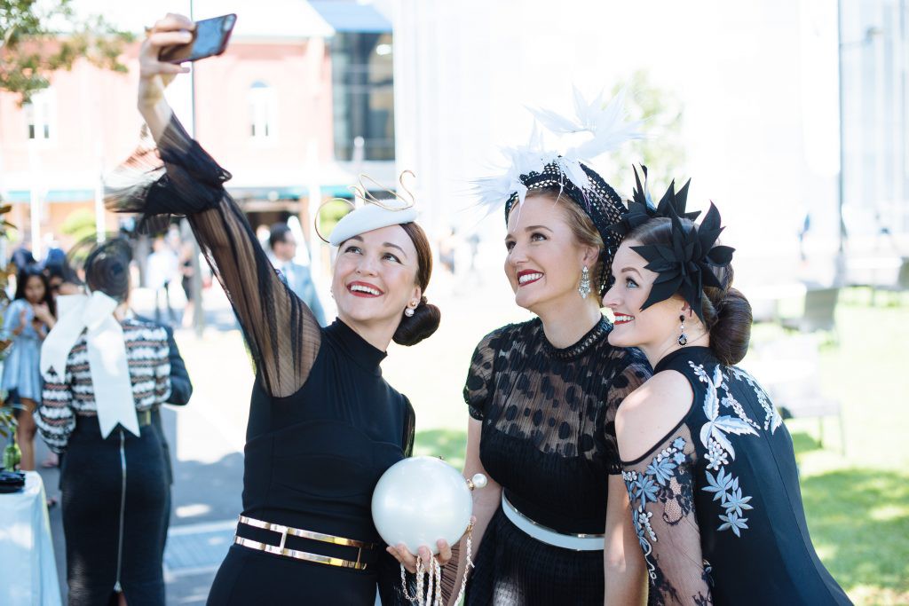 what-to-wear-the-races-fascinators-championships